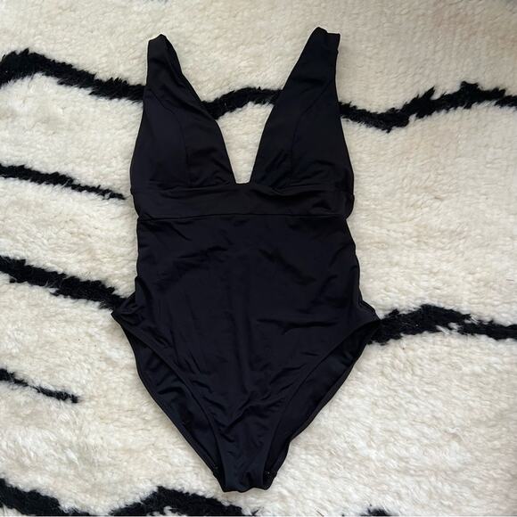 Andie The Sardinia One Piece Swimsuit in Black - Picture 3 of 6